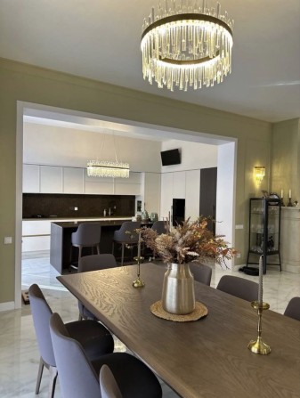 Будинок з новим дизайнерським, дуже якісним ремонтом!Газ, панелі - фото 1