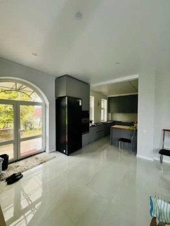 Будинок з ремонтом та власним виходом до озера! Ділянки 46 соток! - фото 1