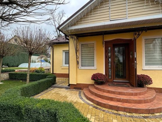 Будинок з ремонтом в центрі Ірпеня! Басейн, гараж, підвал! Ирпень