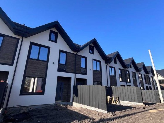 Таунхаус з керамоблоку біля парку. Розтермінування до 18 місяців! Буча