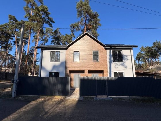 Дуплекс  на 2.5 сотках землі. Буча. Є газ. Можуть зробити ремонт. Буча