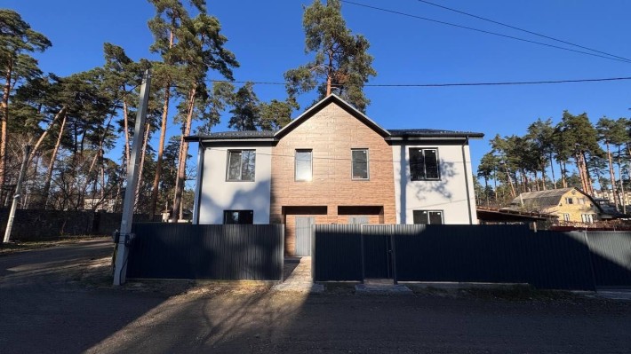 Дуплекс  на 2.5 сотках землі. Буча. Є газ. Можуть зробити ремонт. - фото 1