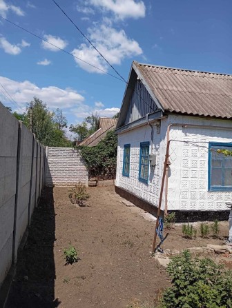 Продаю невеликий будиночок з великою ділянкою - фото 1