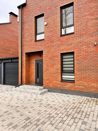 Просторий таунхаус з зручним виїздом до столиці - фото 1