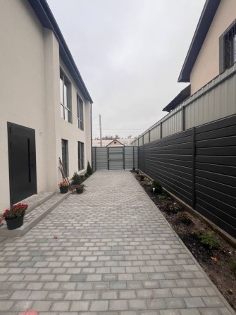 Таунхаус з чорновим ремонтом у пішому доступі до Супермаркету - фото 1