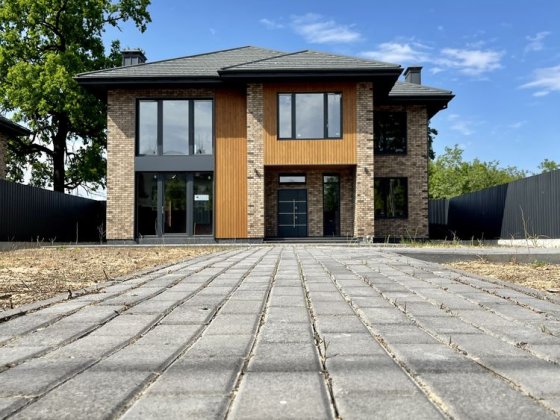 Готовый дом в лесной Буче , вблизи Бучанского парка Буча