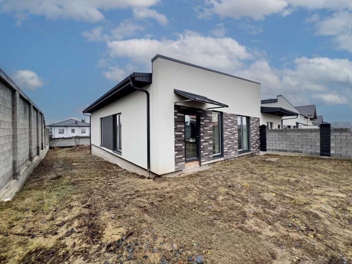 Котедж р-н Райський сад , заселена вулиця. Внутрішні чорнові роботи - фото 1