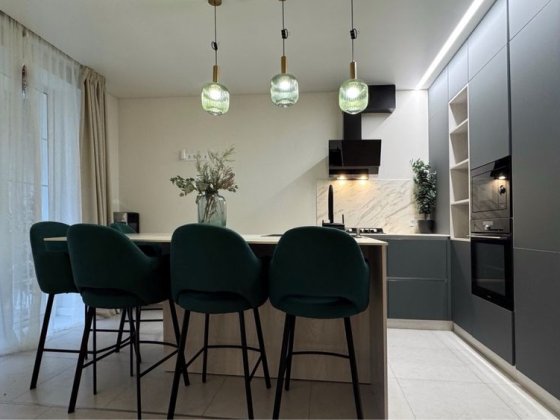 Трьох поверховий Таун Хаус з ремонтом та меблями.Лісова Буча Буча