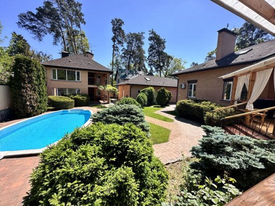 ДВА капитальных ДОМА с басейном, Гараж на 4 авто Буча