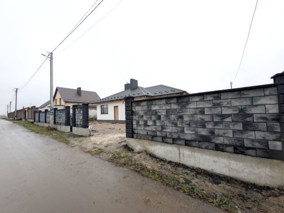 Просторий будинок біля міста Рівне