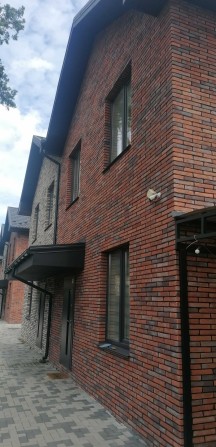 Дуплекс у Бучі, 110 м2 з ремонтом. Ділянка 1,7 сотки. - фото 1