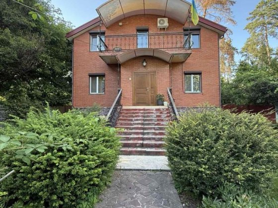 Шикарный дом с подвалом. Гостевой дом с гаражом. Газ, Солнечние панели Буча