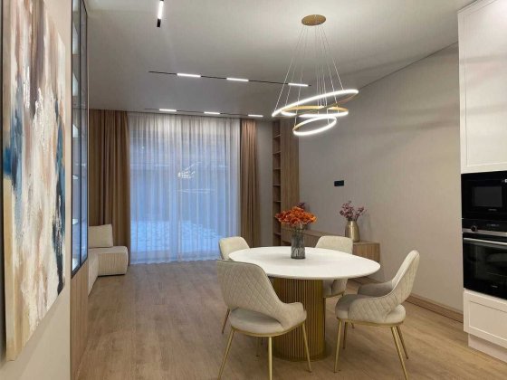 Таунхаус з ремонтом біля Інституту Бучі - є розтермінування! Буча