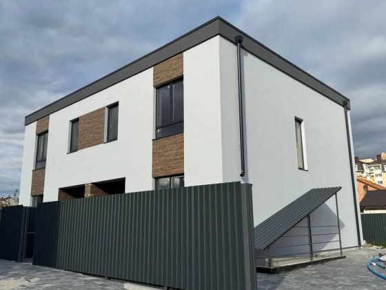 Дуплекс в центрі Бучі з газом та центральними комунікаціями Буча