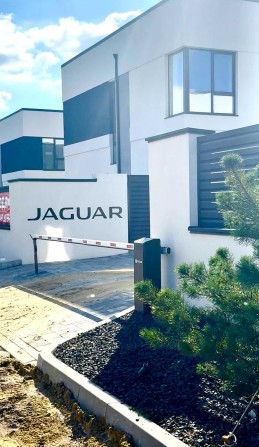 НОВИНКА !! Продаж сучасного котеджу з ремонтом у КМ «Ягуар», Щасливе ! - фото 1