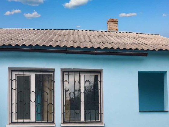 Будинок. Тролейбусна зупинка Геологічна. Загороджений двір. Центр 15хв Полтава