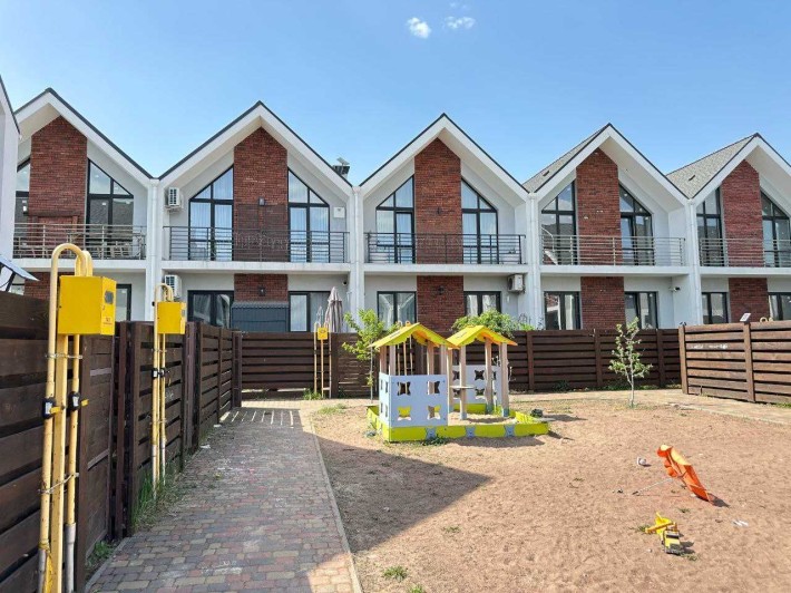 Готовий таунхаус 118 м² газ, міські комунікації ЗАКРИТЕ КМ - фото 1