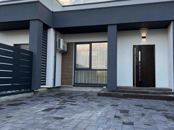 р Котедж у Бармаках з міськими комунікаціями Ровно