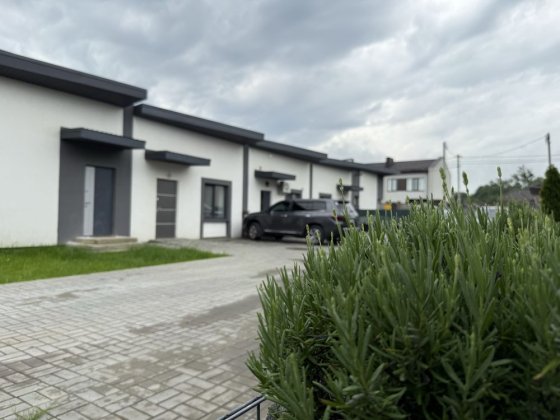 Продаж котеджу з ремонтом та власною ділянкою! Рівне