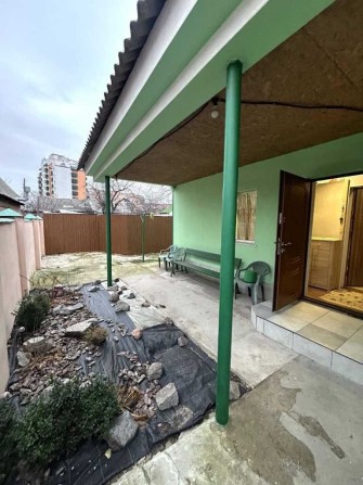 Продам частину будинка з власним двором та комунікаціями, р-н Мотеля - фото 1