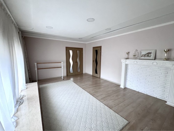 Продаж будинку у Центрі міста - фото 1