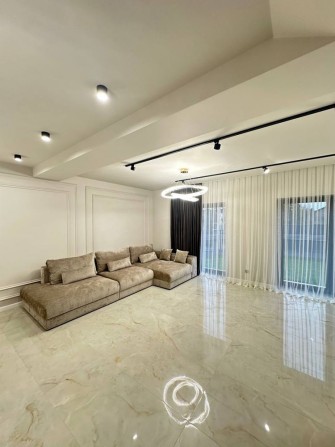 Продам котедж VIP-класу в елітному приватному районі - фото 1