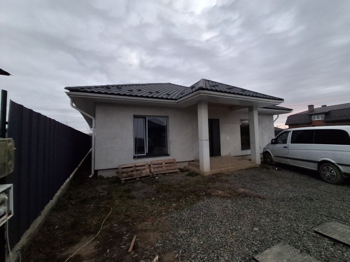 Продам добротну "американку" в Ужгороді - фото 1