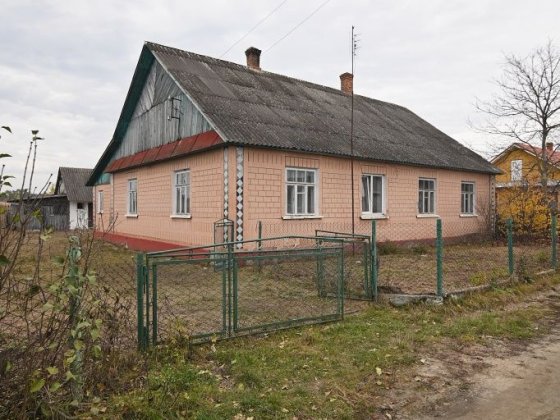 Продаж будинку на дві частини в с.Деражне Рівне