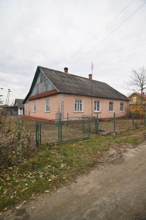 Продаж будинку на дві частини в с.Деражне - фото 1