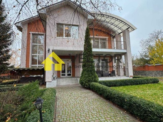 Двоповерховий будинок у місті з гаражем та підвалом! Полтава