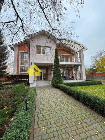 Двоповерховий будинок у місті з гаражем та підвалом! - фото 1