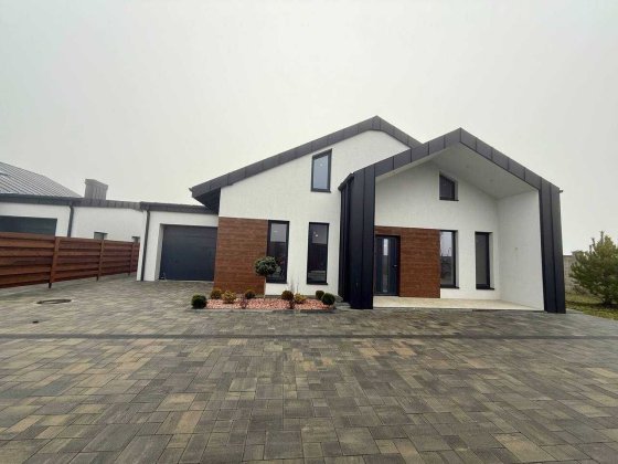 Продаж будинку з усіма комунікаціями на Авторинку Рівне