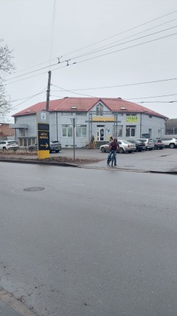 Продам 1/2 будинку з окремим двором по вул. Любецька - фото 1