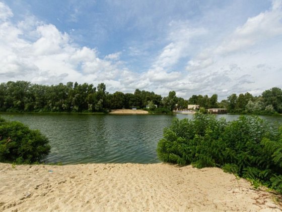 Приватна резиденція на березі Десенкі,  10 буд. 1,5га Київ