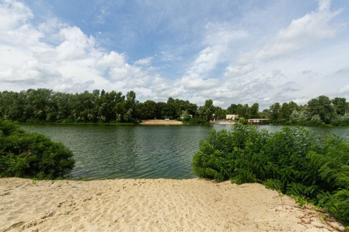 Приватна резиденція на березі Десенкі,  10 буд. 1,5га - фото 1