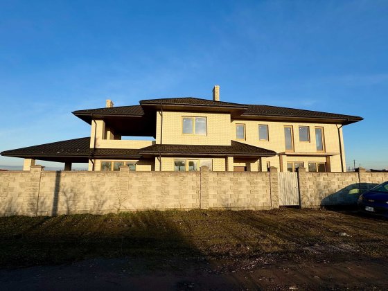 Продам елітний будинок біля Авторинку Рівне