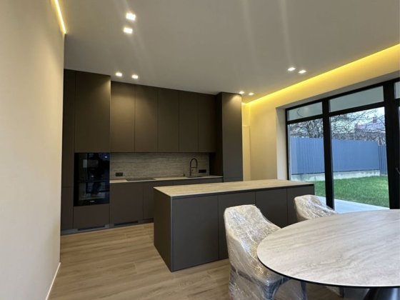 Продаж сучасного дизайнерського будинку Ужгород