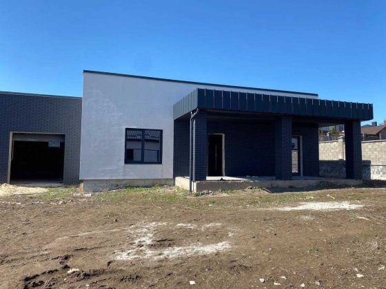 Будинок з гаражем 5 сотих землі з комунікаціями Екватор Рівне