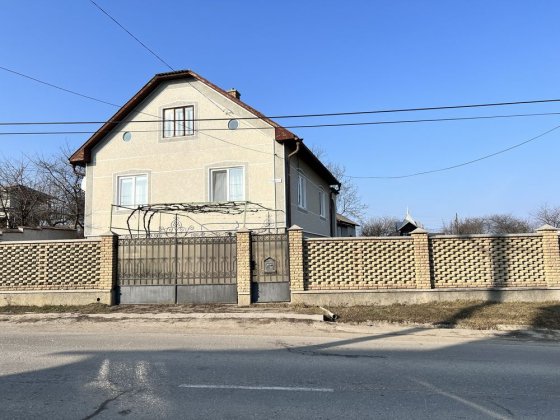 Будинок вул. Лозівська Чернівці