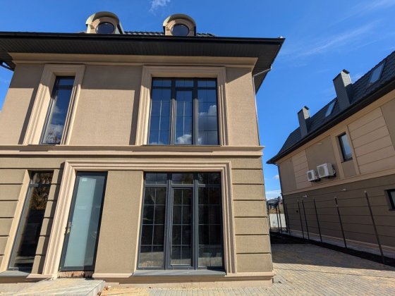 Продаж сучасного будинку Чернівці