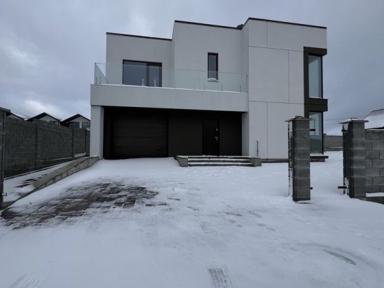 Ексклюзивний приватний будинок з гаражем!! Рівне