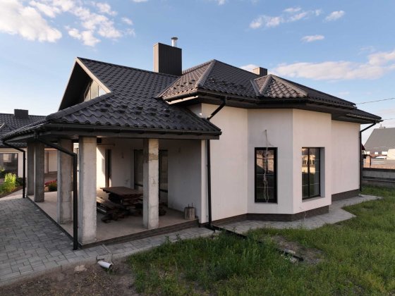 Продам великий будинок біля АТБ на Райському саду, з гаражем і терасою Рівне