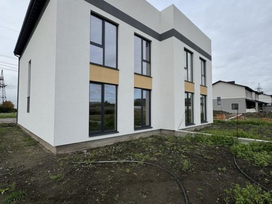 Продаж котеджу в районі Авторинку Ровно