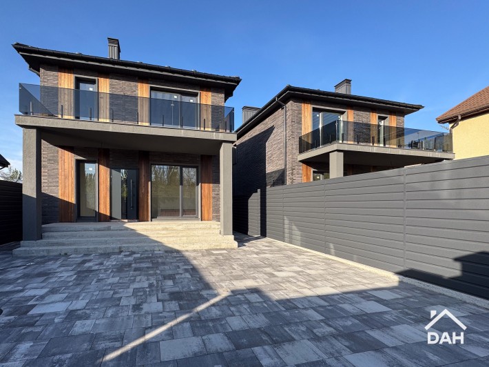 Будинок 220 м², з підвалом, біля метро Академмістечко, забудовник - фото 1