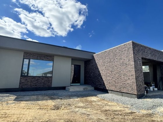 Сучасний одноповерховий будинок в елітному районі Рівне