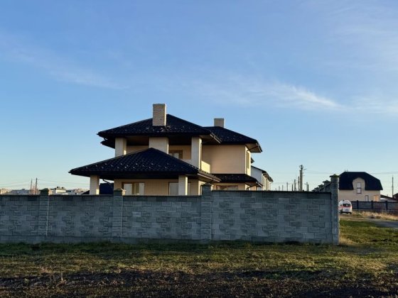 Ексклюзивний будинок з земельною ділянкою!! Рівне