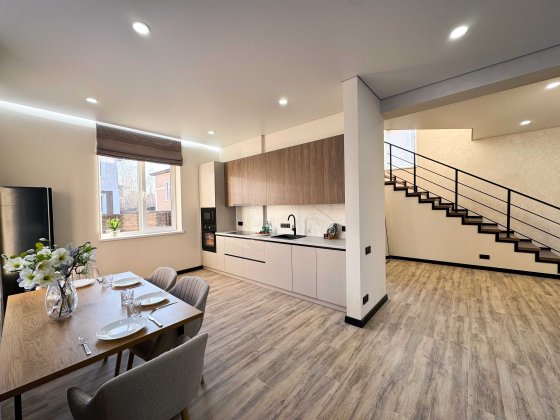 Продаж Будинку, Биківня, район Деснянський, ліс, 2 поверха Київ