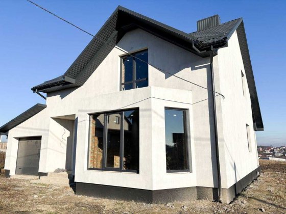 ОКРЕМОСТОЯЧИЙ  БУДИНОК  Локація: масив Кришталевий Рівне