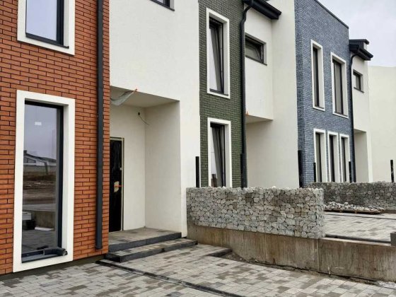 Продам класний котедж без комісії для покупця! Район Щасливе!!! Рівне