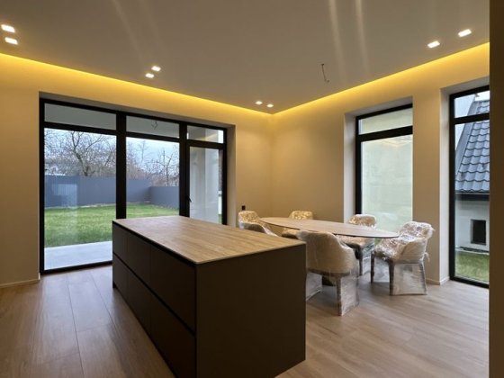 Продаж дизайнерського будинку в центрі міста Ужгород